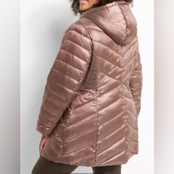 Gorgeous and WARM - Packable Puffer Coat - Picture 2 of 15